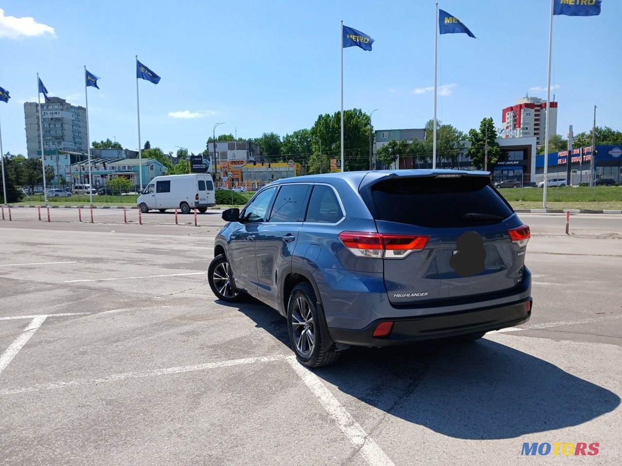 2017' Toyota Highlander photo #3
