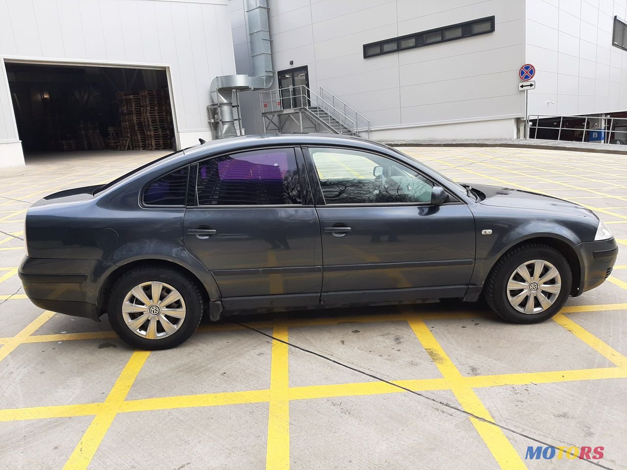 2001' Volkswagen Passat photo #3