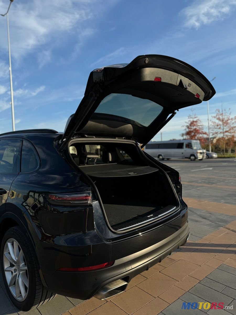 2019' Porsche Cayenne photo #4