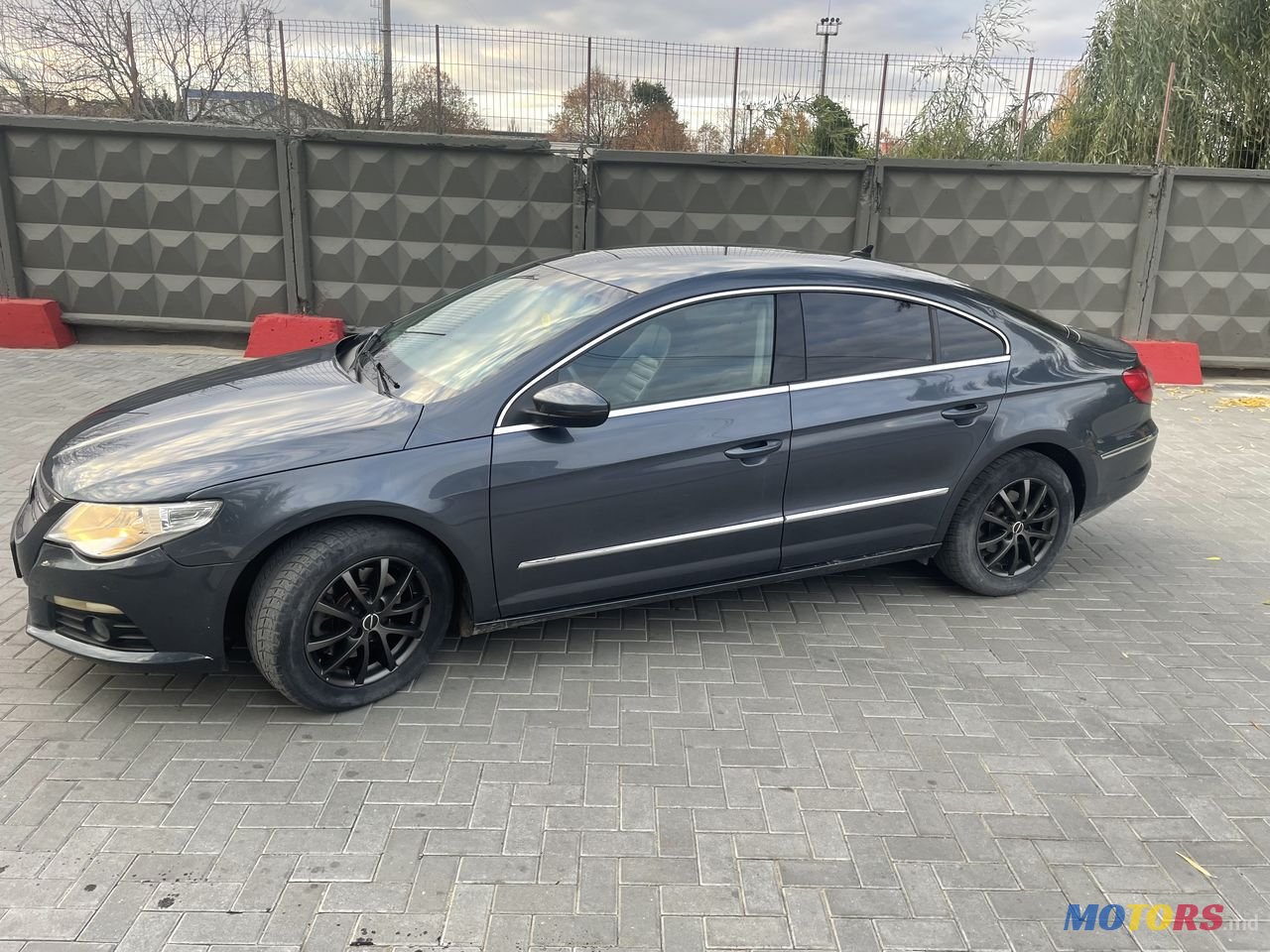 2011' Volkswagen Passat photo #1