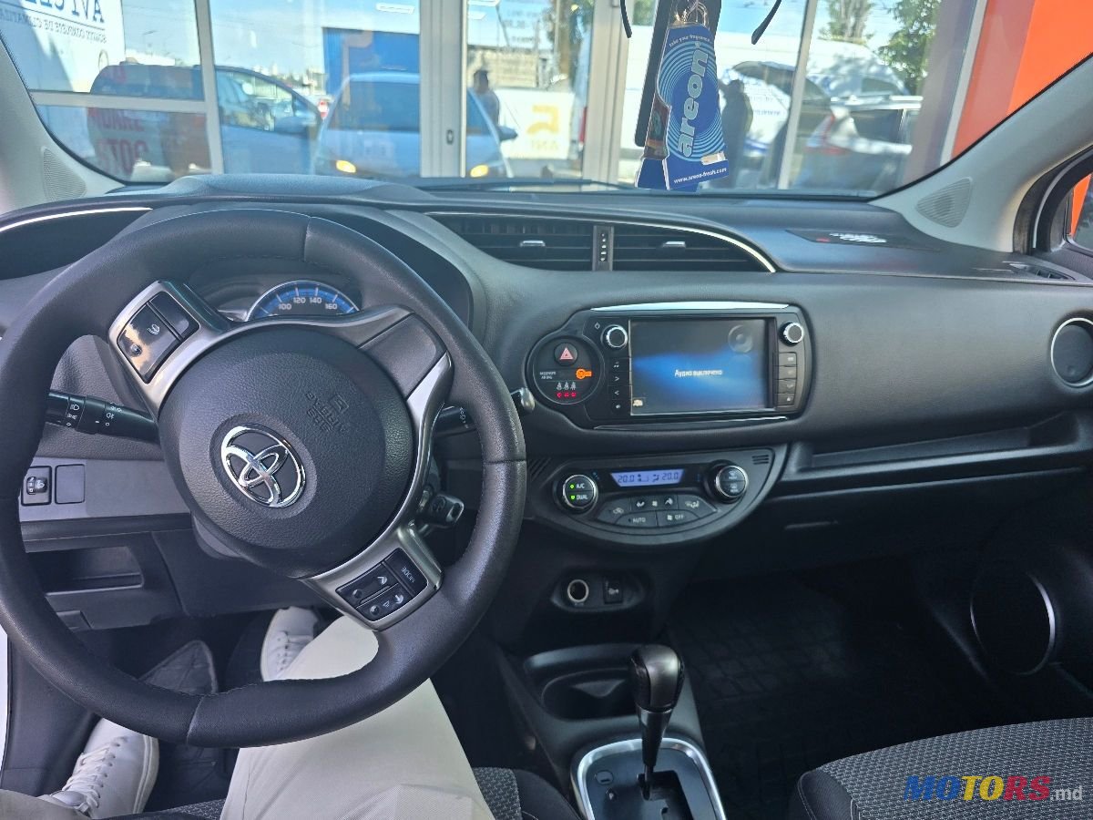 2015' Toyota Yaris photo #4