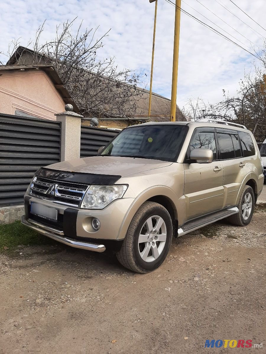 2008' Mitsubishi Pajero photo #1