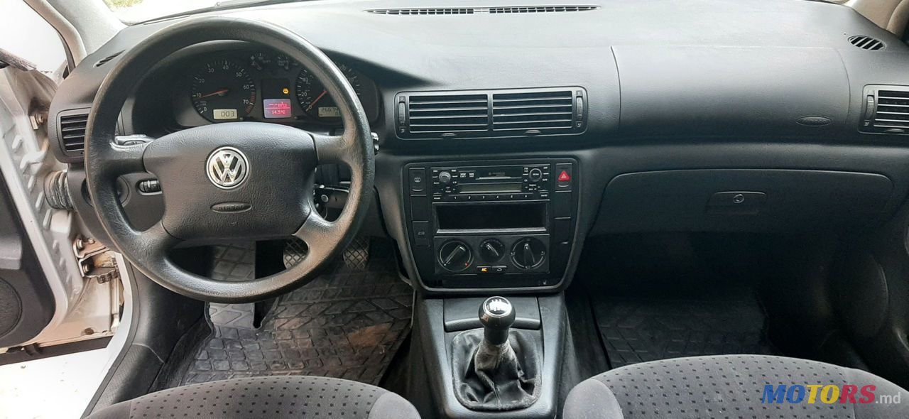 2000' Volkswagen Passat photo #6