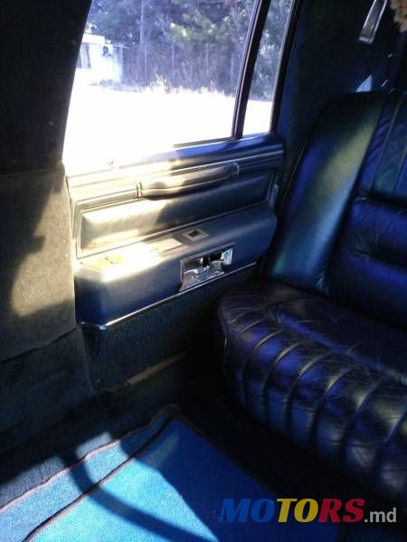 1988' Lincoln Town Car photo #3