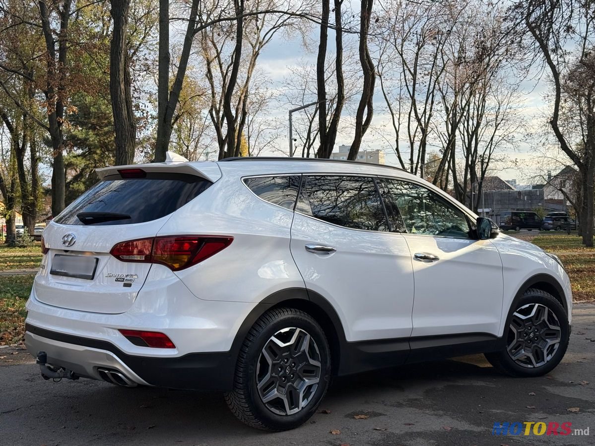 2017' Hyundai Santa Fe photo #3