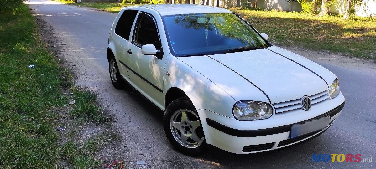 2001' Volkswagen Golf photo #3