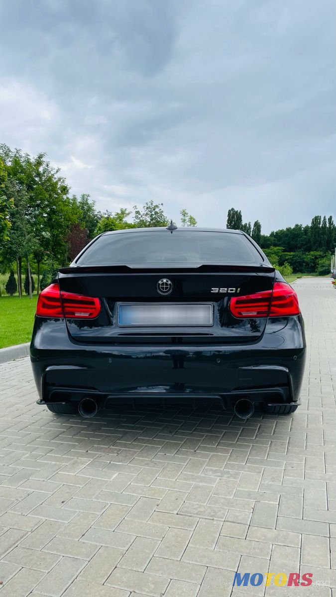 2016' BMW 3 Series photo #3