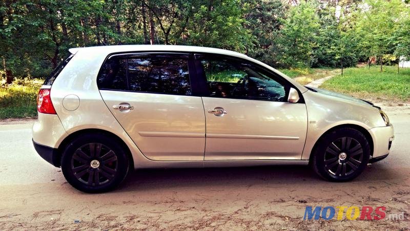 2005' Volkswagen Golf photo #6