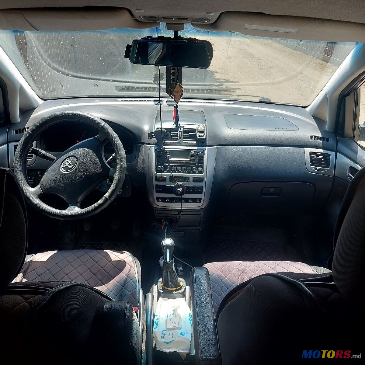 2004' Toyota Avensis Verso photo #5