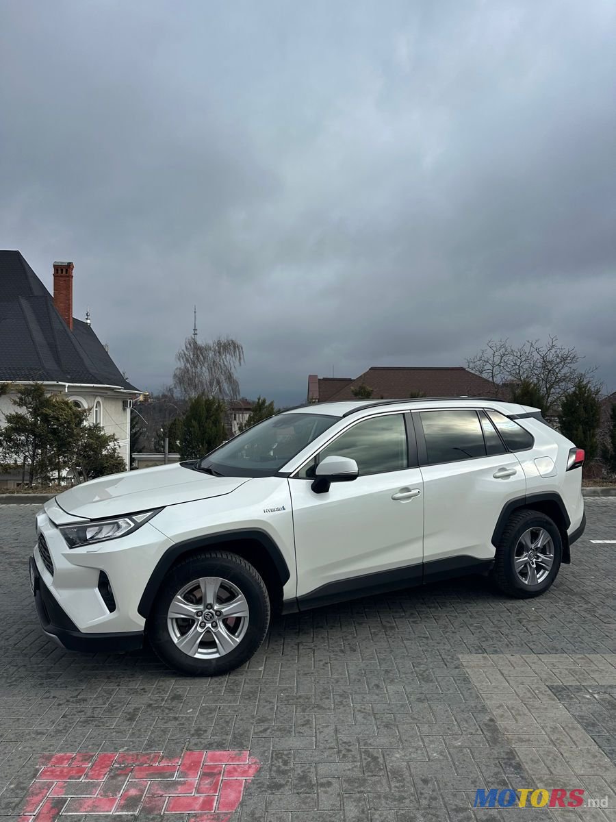 2019' Toyota RAV4 photo #2