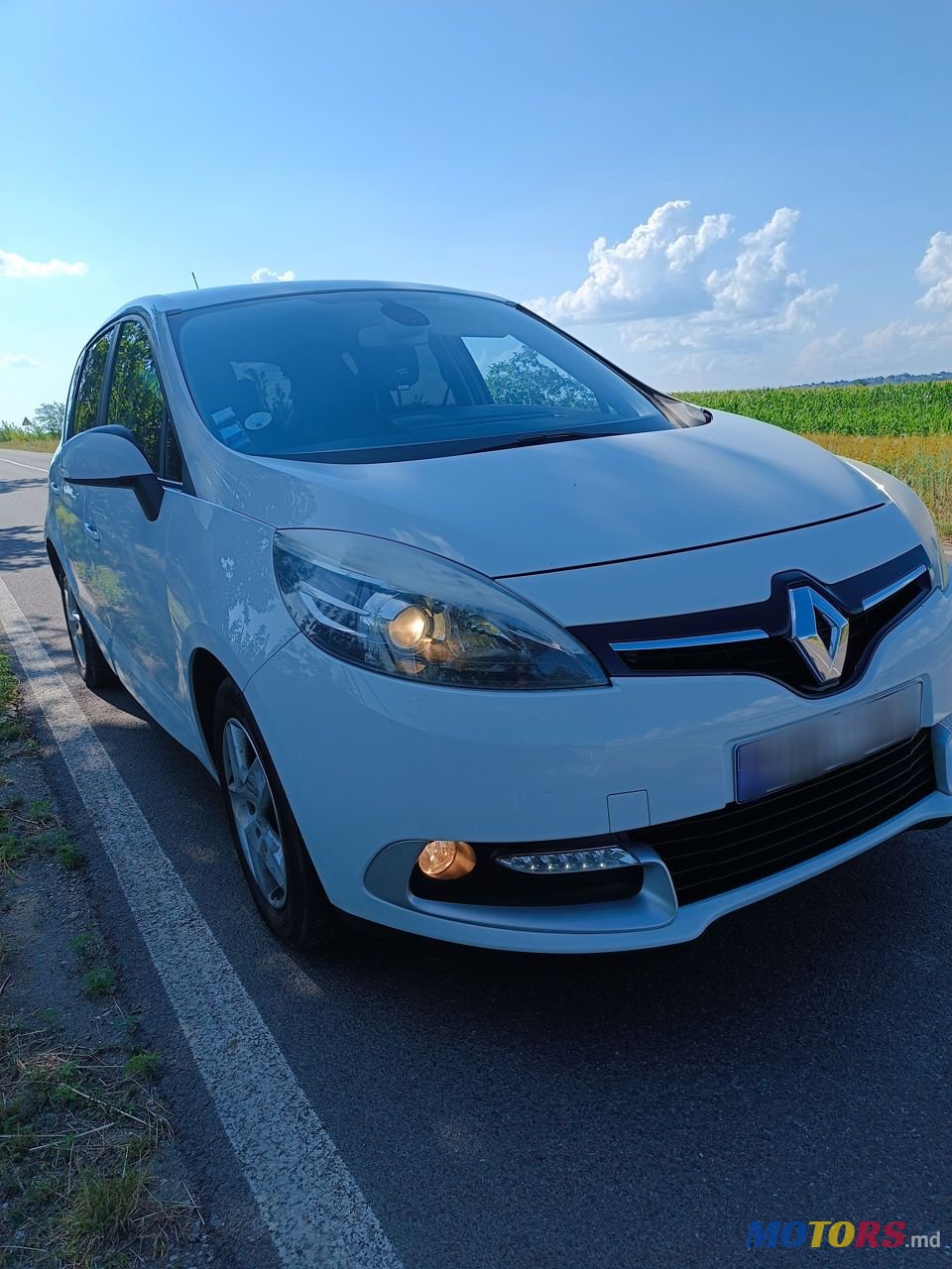 2013' Renault Scenic photo #1