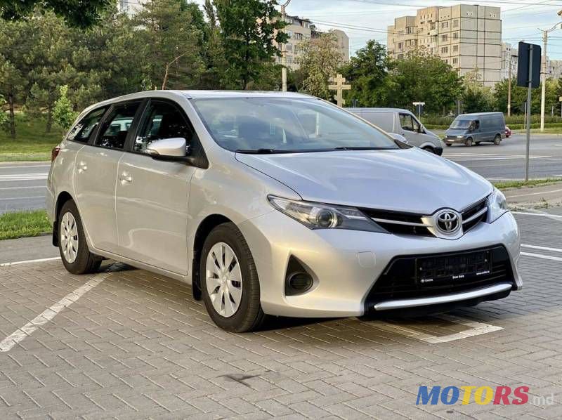 2014' Toyota Auris photo #1