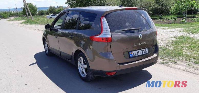 2010' Renault Grand Scenic photo #1