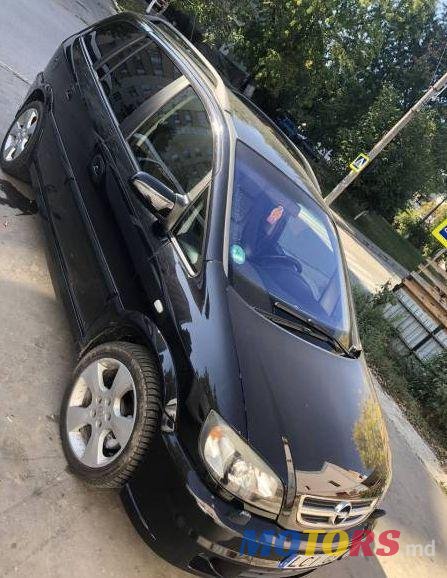 2004' Opel Zafira photo #1