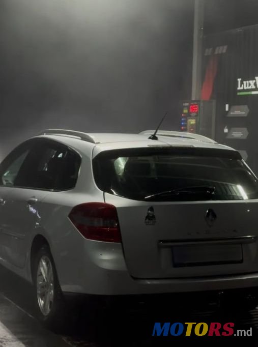 2010' Renault Laguna photo #3