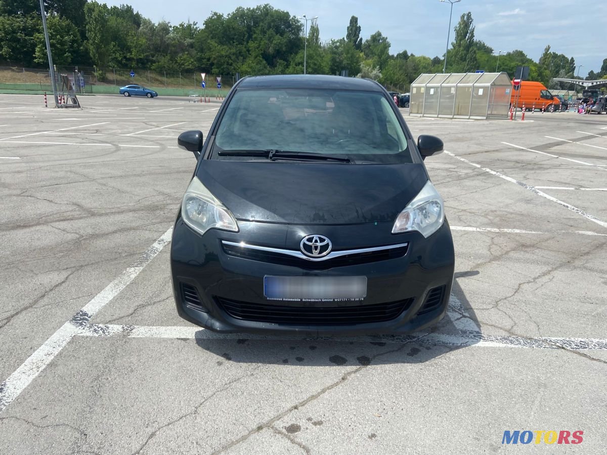 2011' Toyota Verso S photo #1