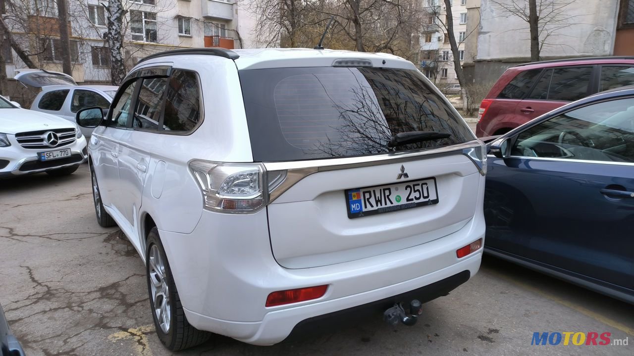 2013' Mitsubishi Outlander photo #3