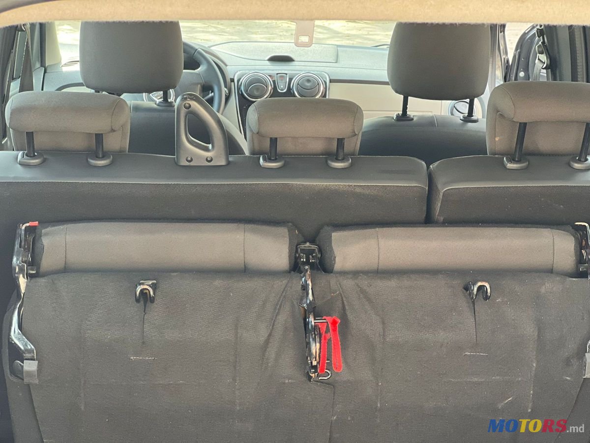 2013' Dacia Lodgy photo #6