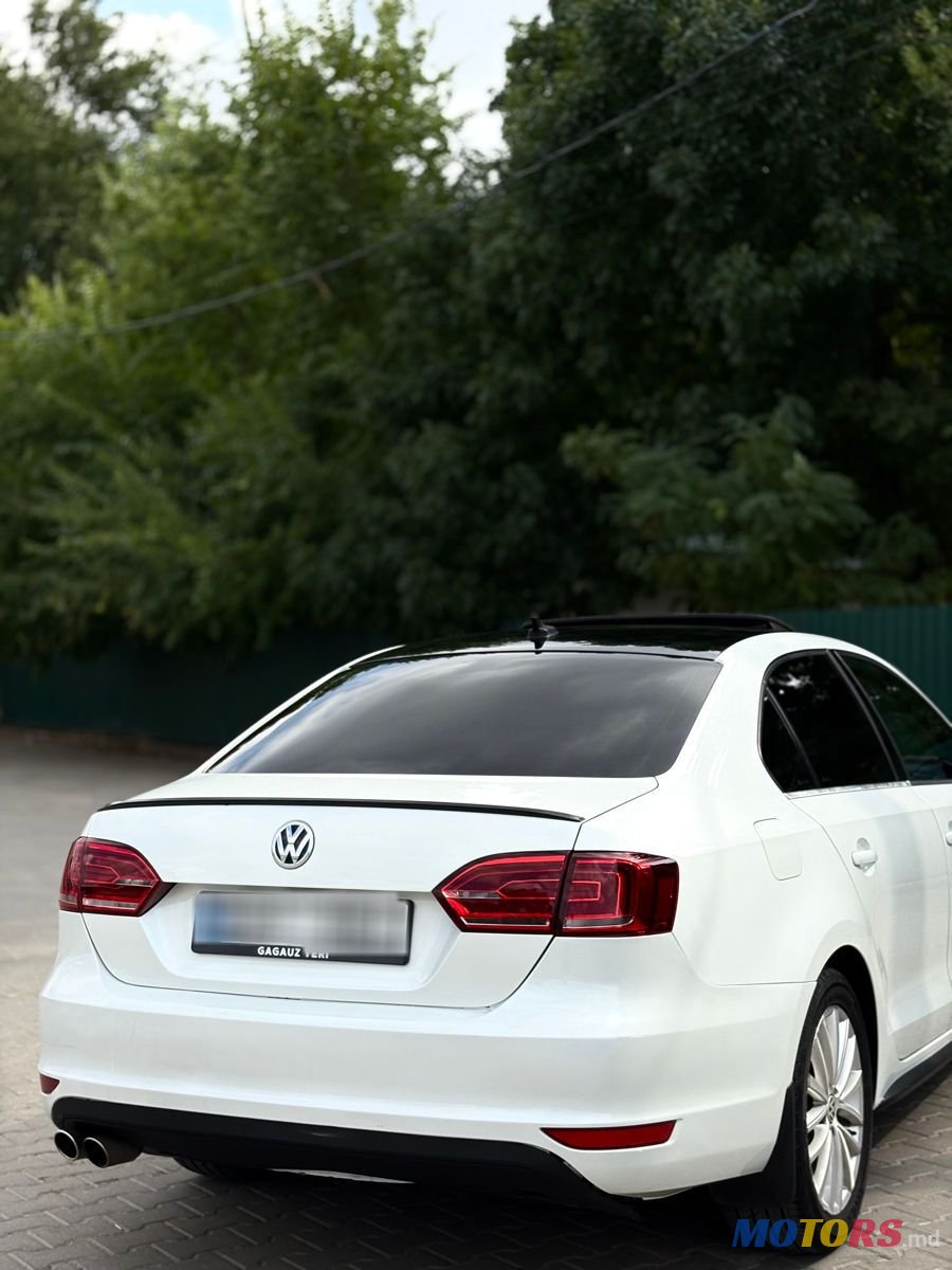 2013' Volkswagen Jetta photo #3