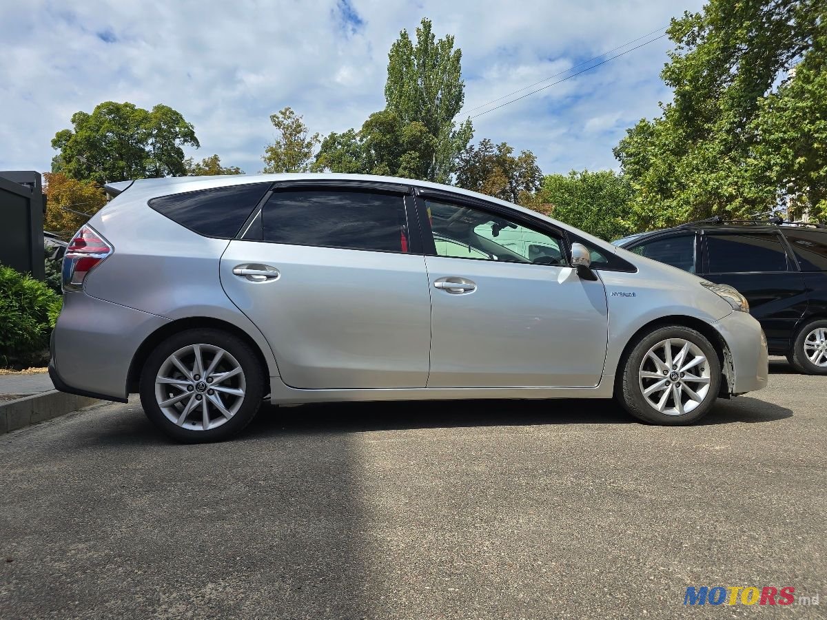 2015' Toyota Prius + photo #5