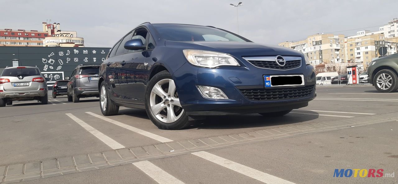 2012' Opel Astra photo #6