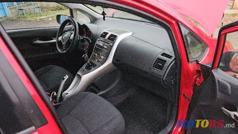 2007' Toyota Auris photo #2