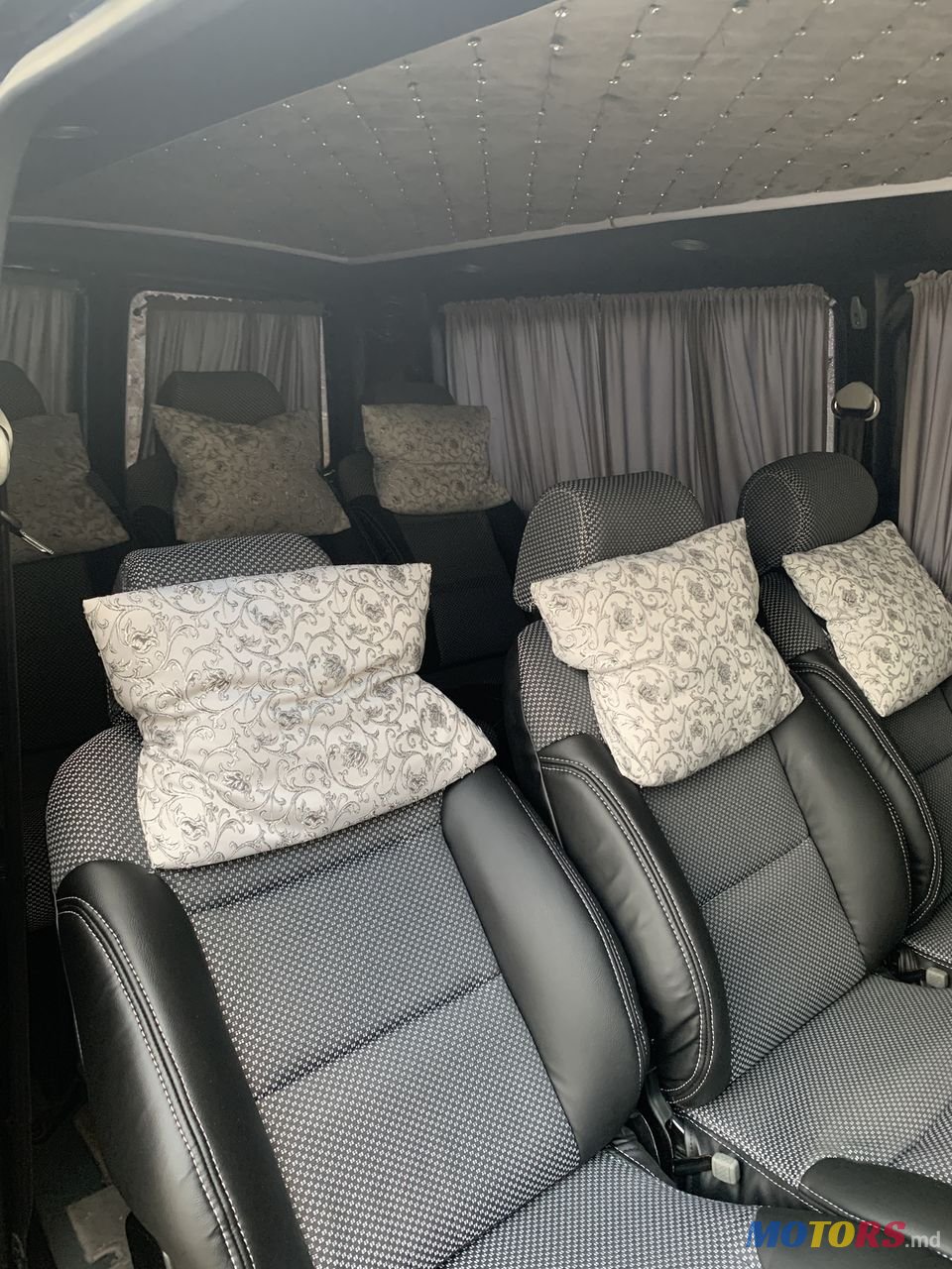 2006' Volkswagen Caravelle photo #6