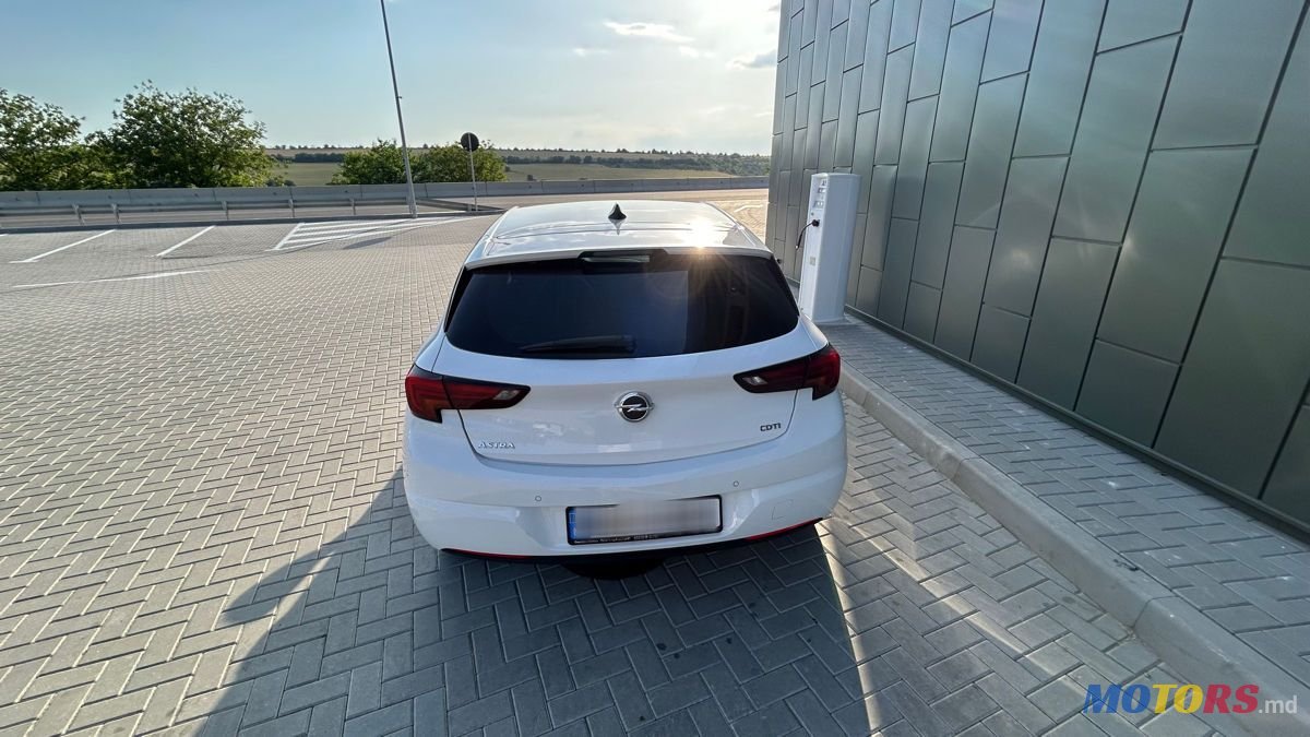 2015' Opel Astra photo #4