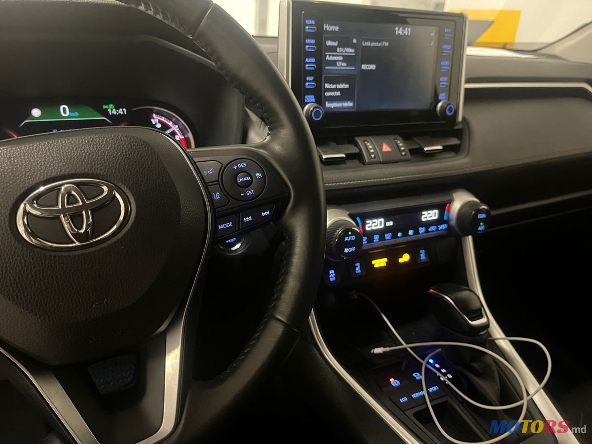 2021' Toyota RAV4 photo #4