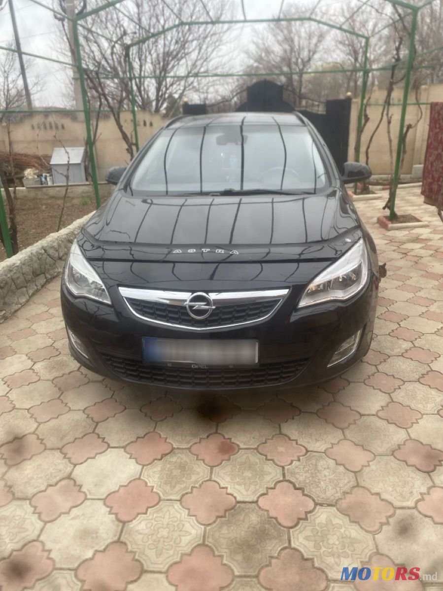 2011' Opel Astra photo #1