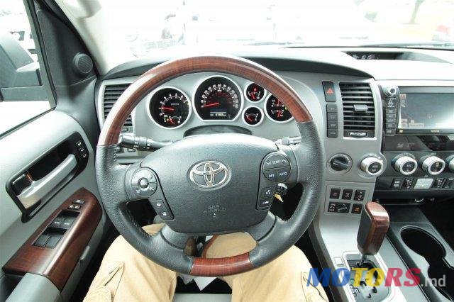 2012' Toyota Sequoia photo #3