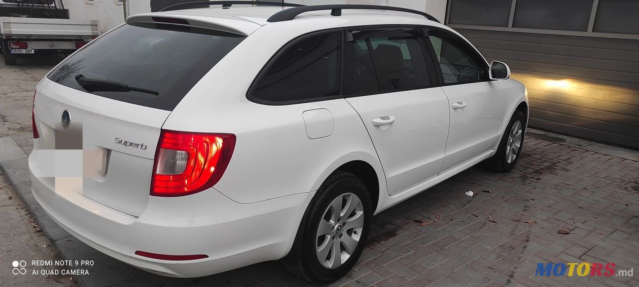 2011' Skoda Superb photo #5