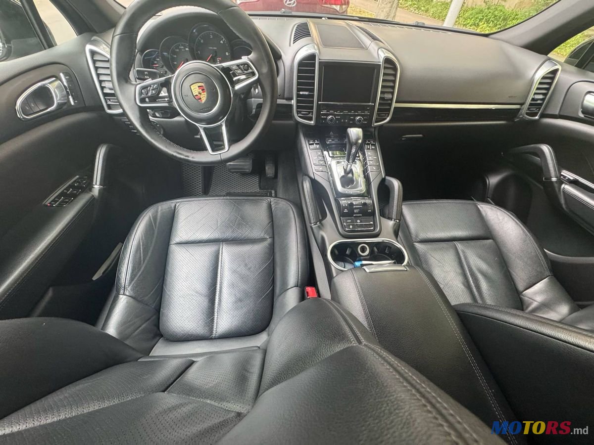 2016' Porsche Cayenne photo #6