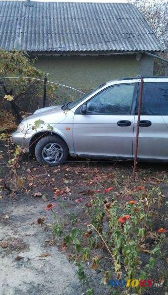 1999' Kia Carnival photo #1