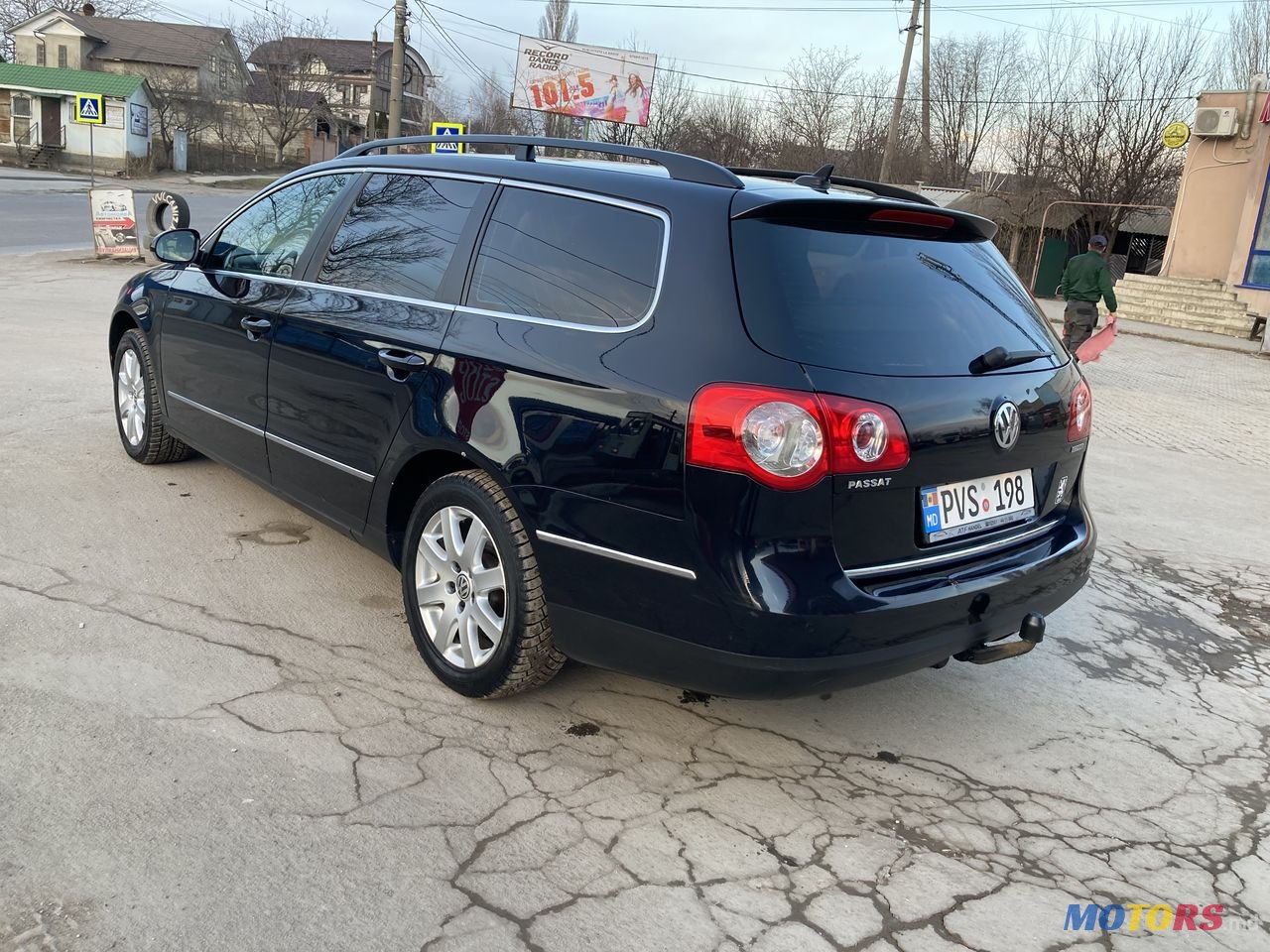 2009' Volkswagen Passat photo #2