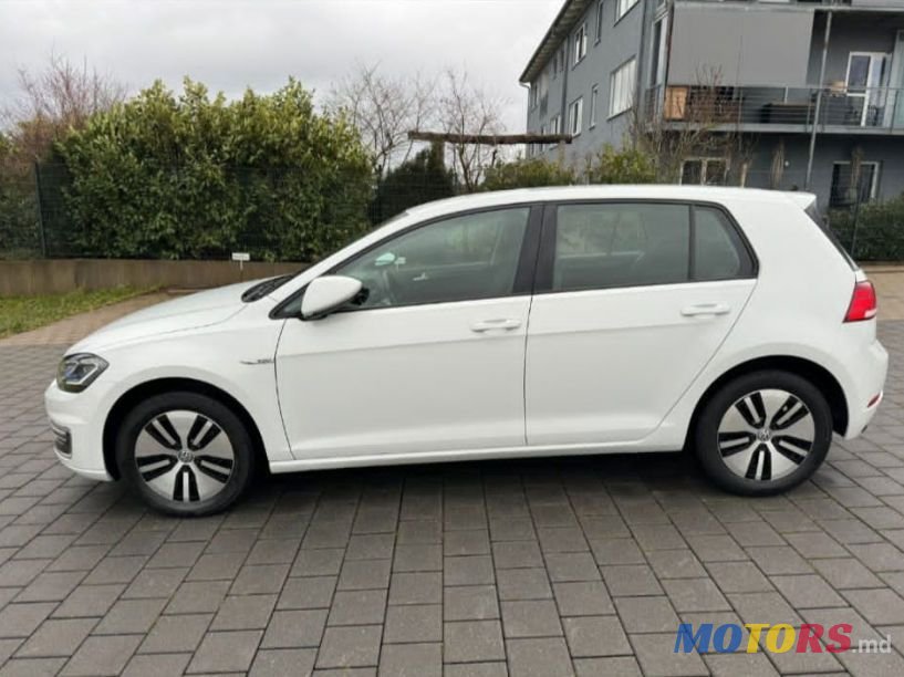 2020' Volkswagen Golf photo #2