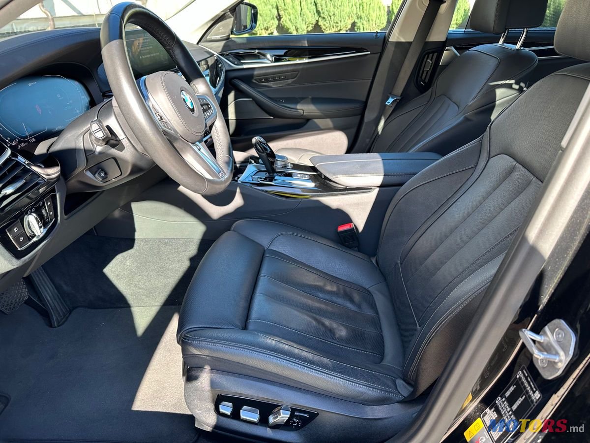 2020' BMW 5 Series photo #6