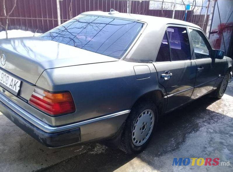 1991' Mercedes-Benz 124 photo #1