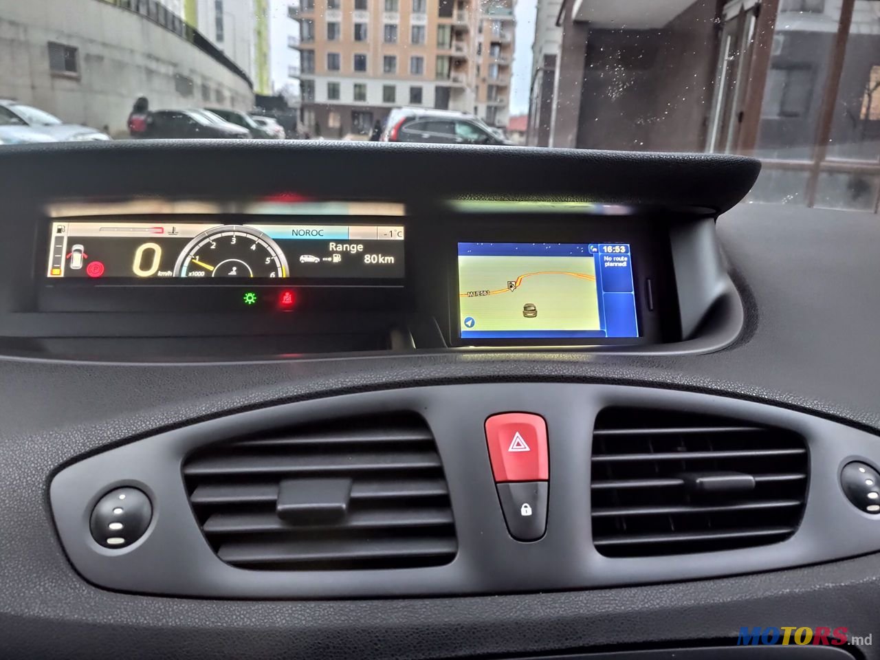 2010' Renault Scenic photo #6