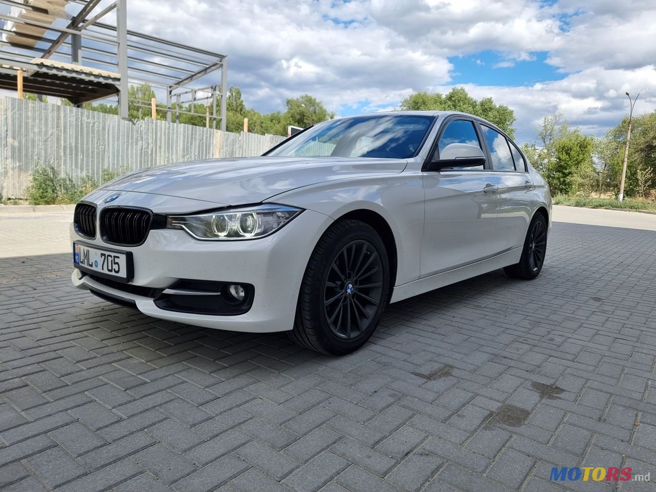 2013' BMW 3 Series photo #2