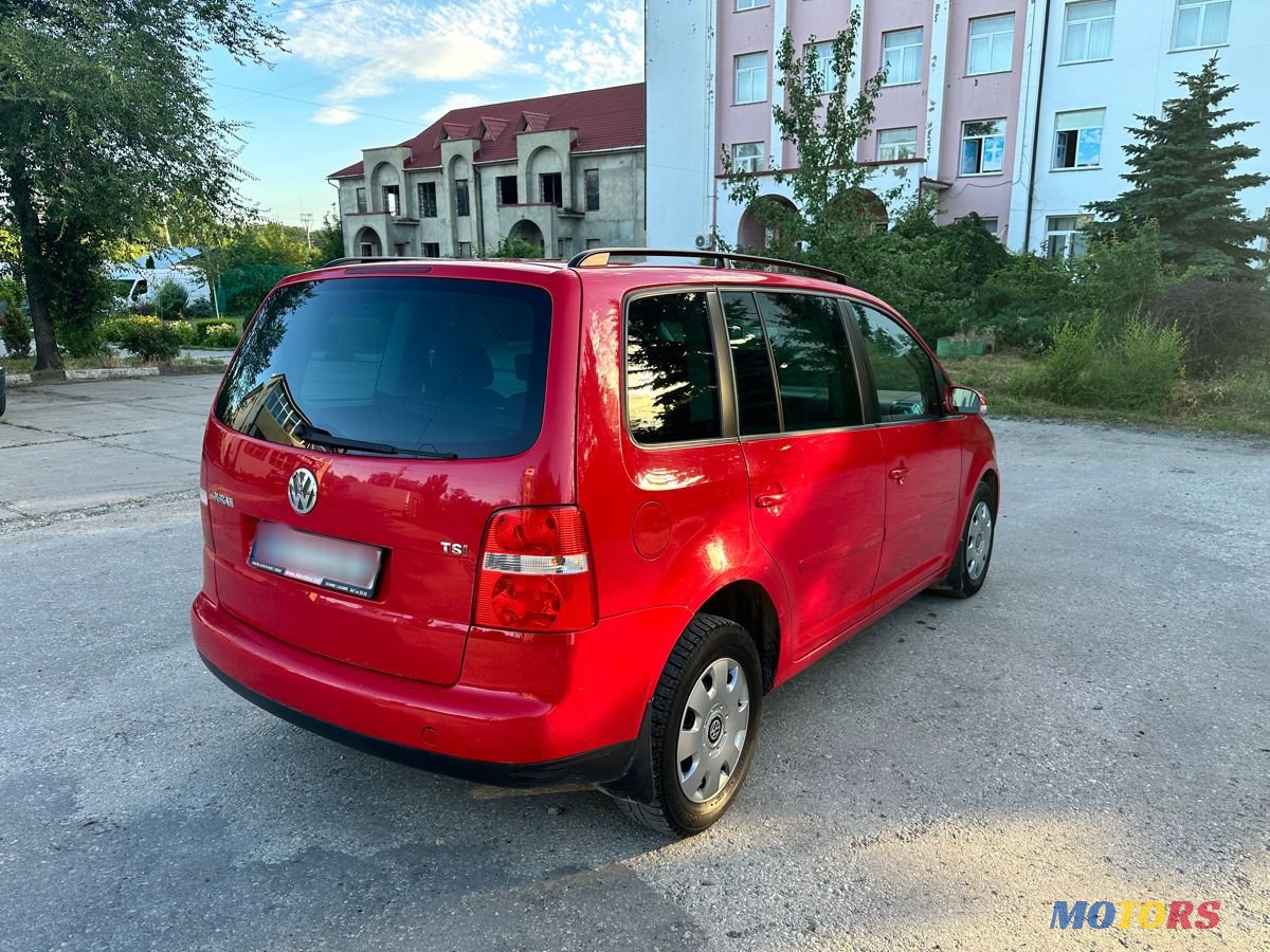 2006' Volkswagen Touran photo #3