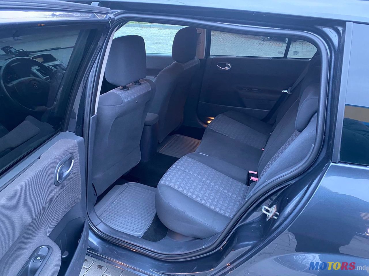 2007' Renault Megane photo #2