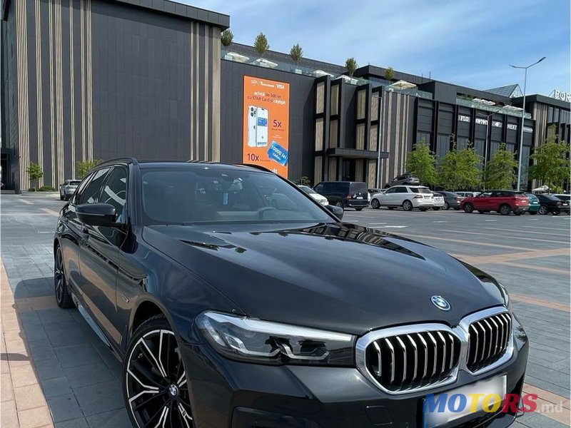 2022' BMW 5 Series photo #1