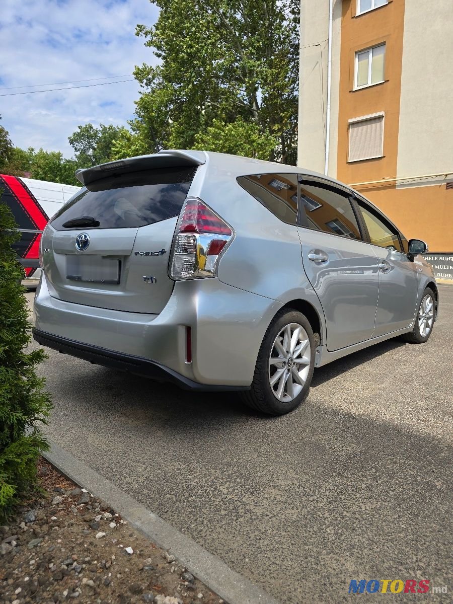 2015' Toyota Prius + photo #2