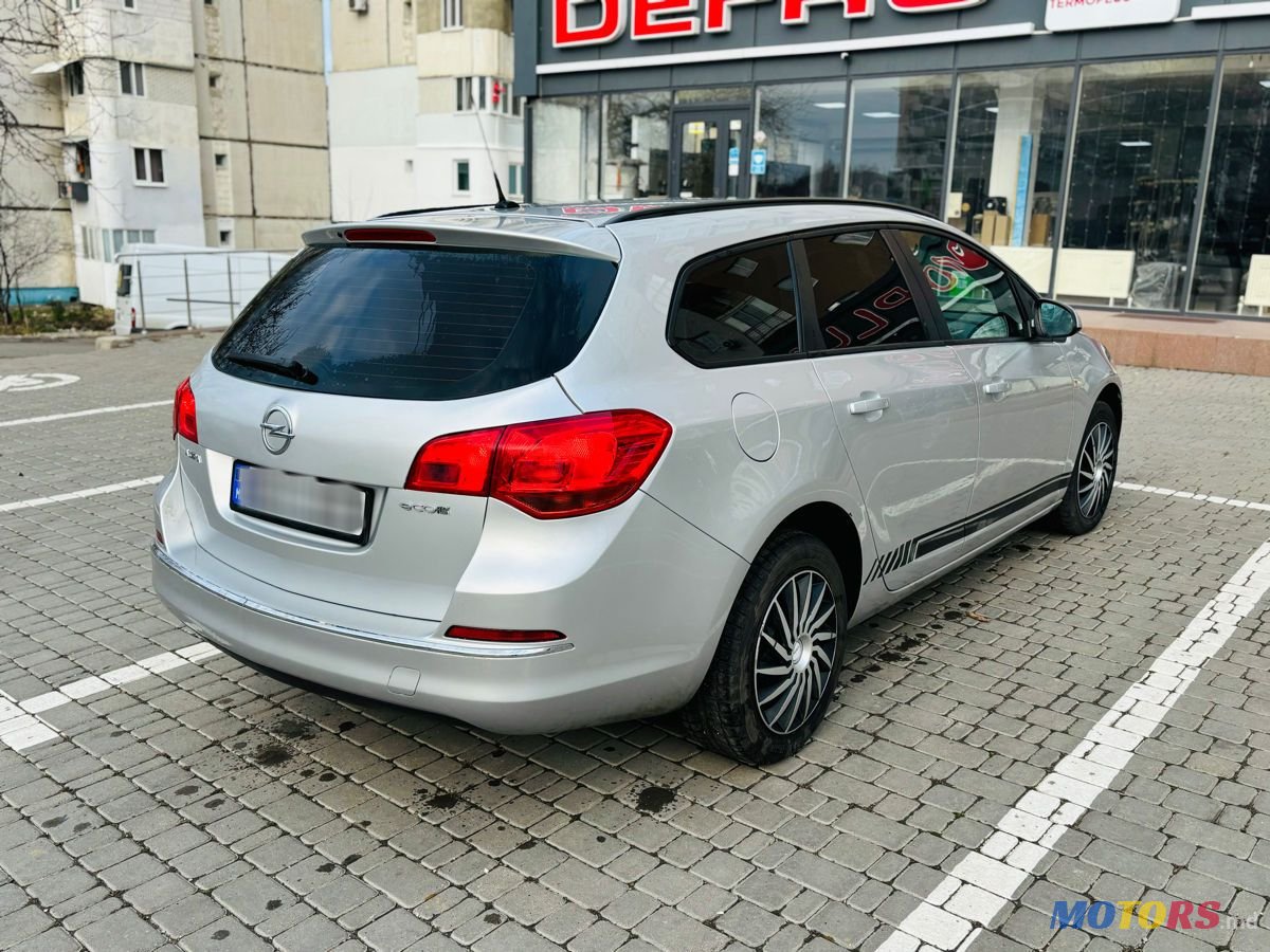 2013' Opel Astra photo #3