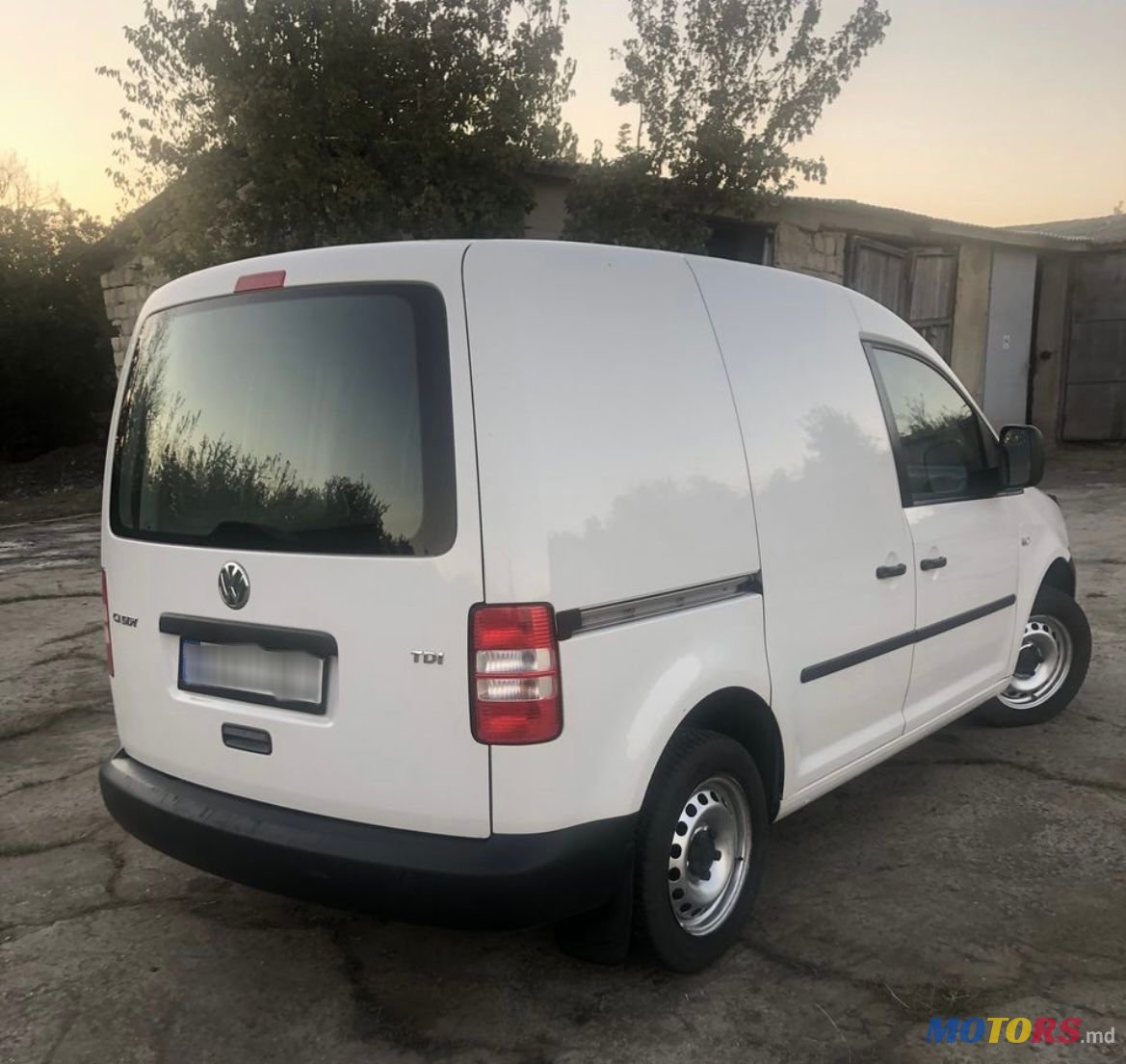 2011' Volkswagen Caddy photo #2