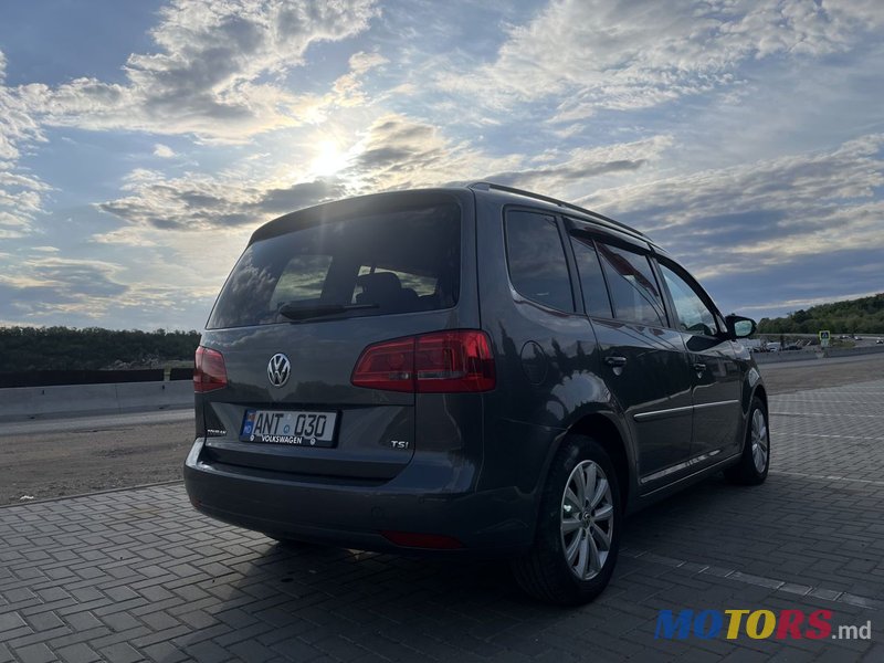 2012' Volkswagen Touran photo #4