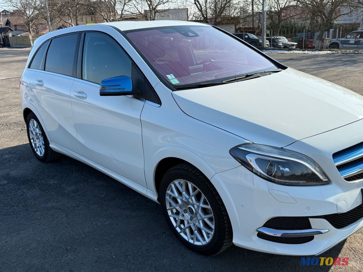 2015' Mercedes-Benz B-Class photo #3