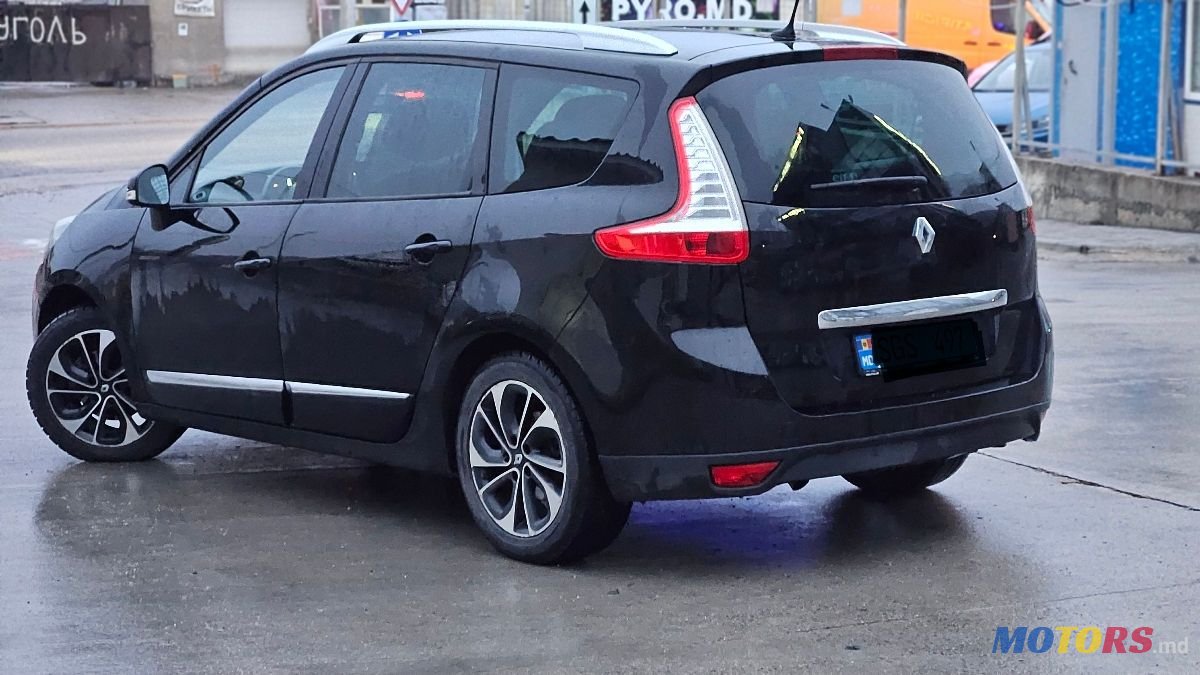2015' Renault Grand Scenic photo #2