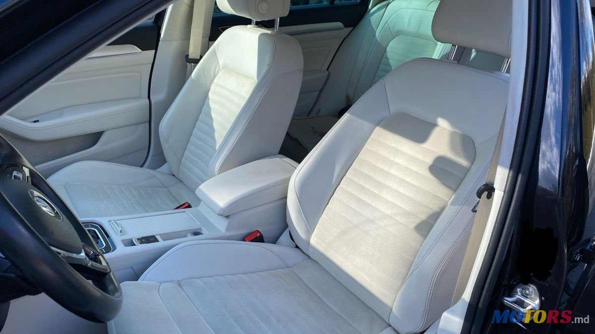 2017' Volkswagen Passat photo #3